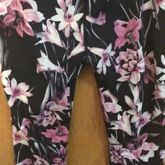 High Waist Floral yoga pants size XL - Picture 5 of 9